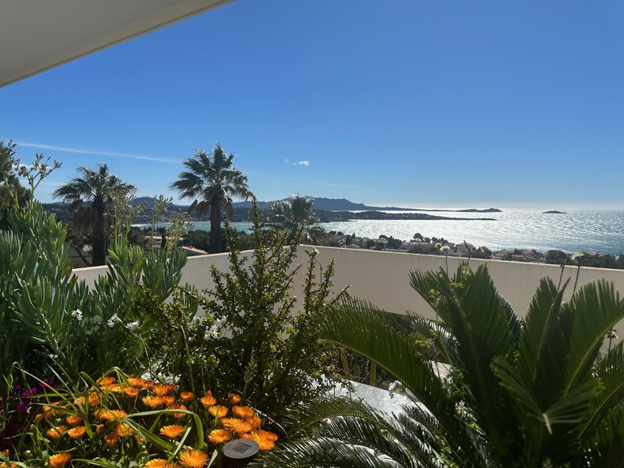 Superbe T2 44M2 - Grande Terrasse Vue Mer Panoramique Exceptionnelle Piscine - Parking باندول المظهر الخارجي الصورة